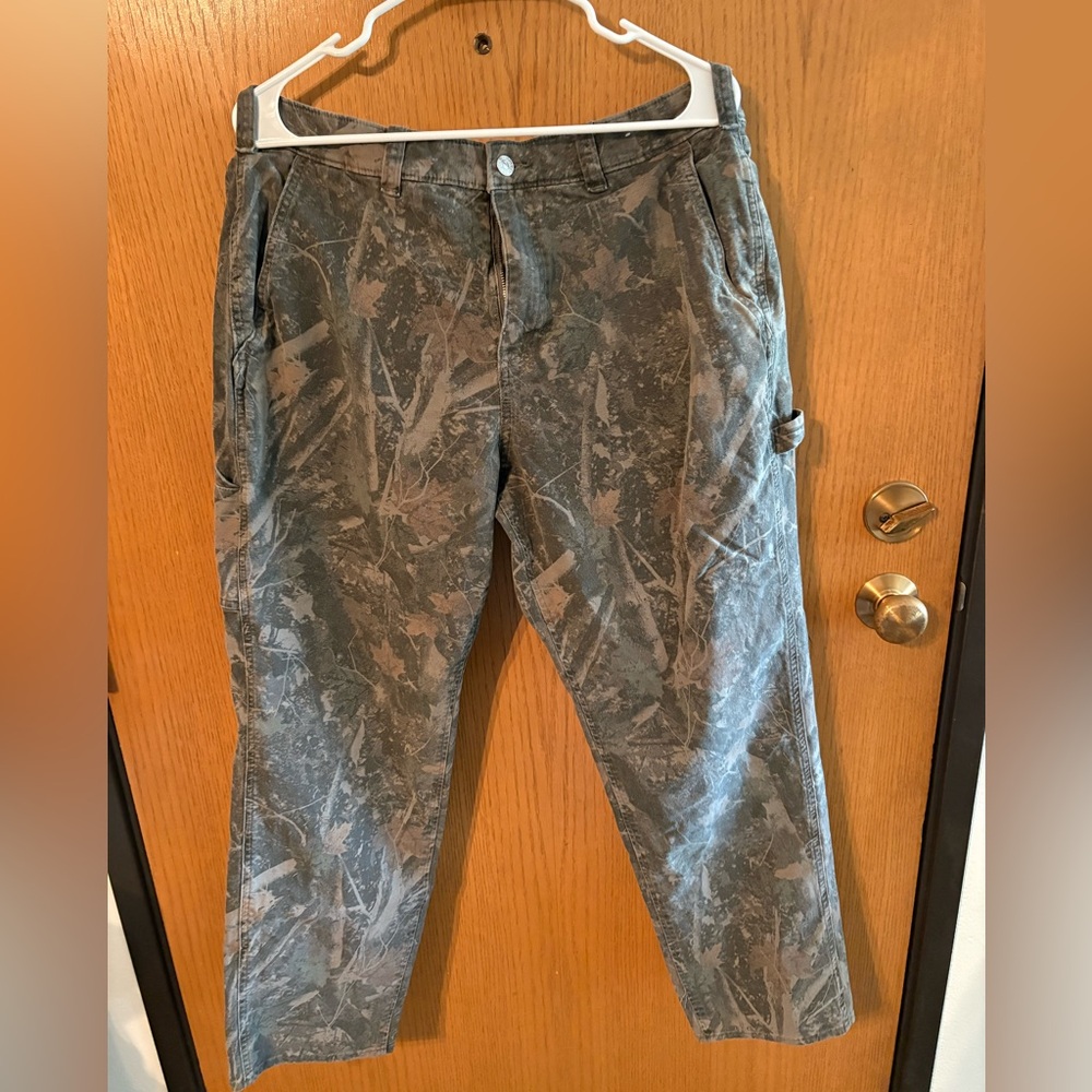 Abercrombie & Fitch Men's Camouflage Cargo Pants - Gray Green